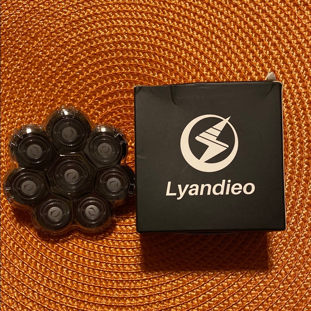 NEW 8 Head Shaver Replacement Heads by Lyandieo